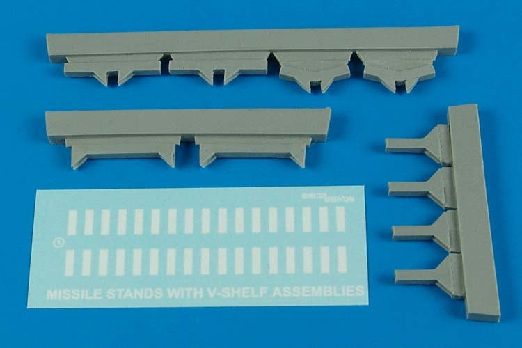 1/32 USAF Missile Maintenance Stands w/V-Shelf Assembly