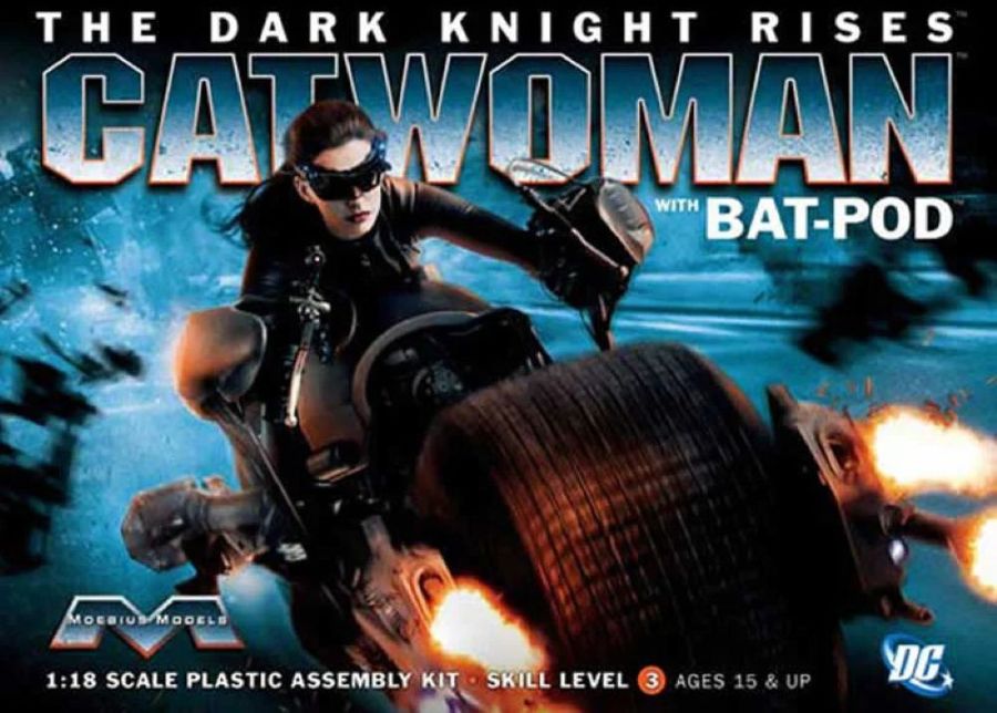 1/18 Batman Dark Knight Trilogy: Catwoman w/Bat Pod