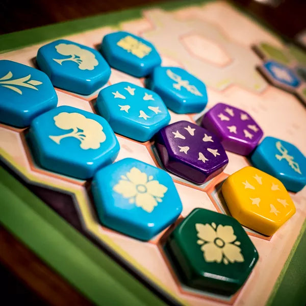 Azul: Queen’s Garden - Cats In Hat Inc.