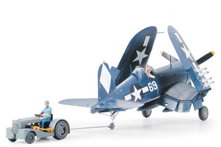 1/48 F4U1D Corsair w/Moto Tug