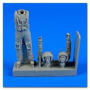 1/32 Soviet Pilot w/Lift Jacket Cold War (Standing)