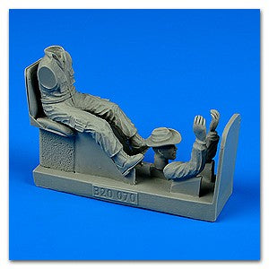 1/32 USAF/US Army Tow Tractor Driver