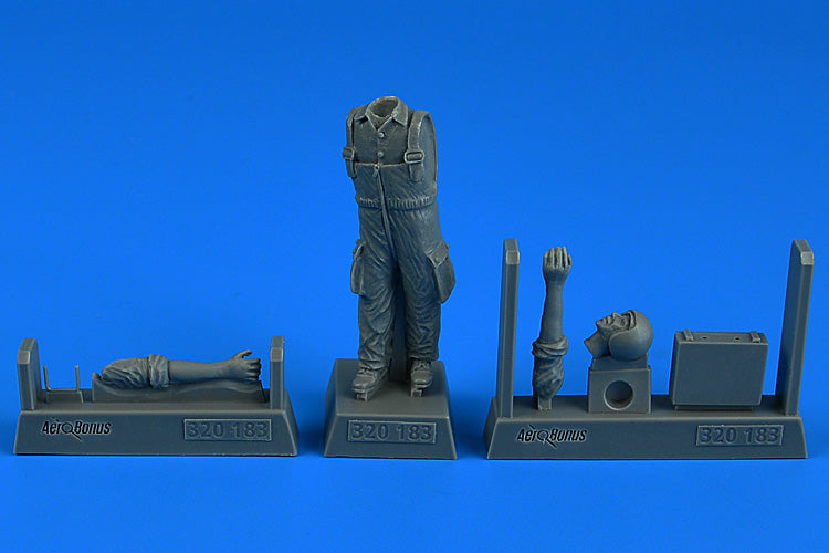 1/32 Warsaw Pact Aircraft Mechanic B