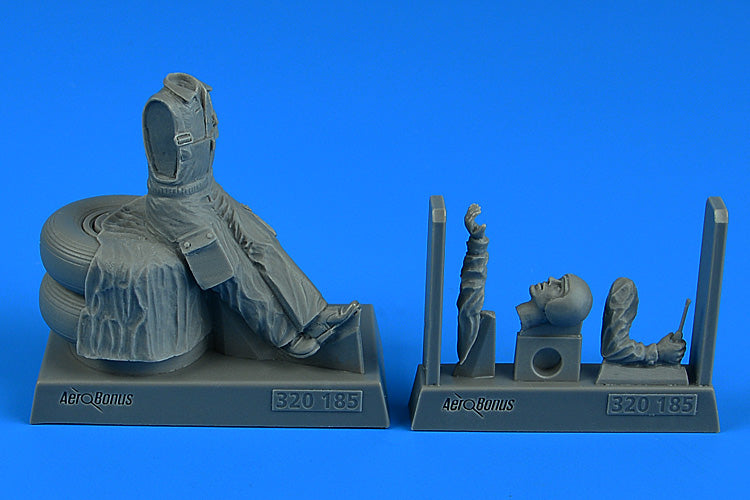 1/32 Warsaw Pact Aircraft Mechanic D