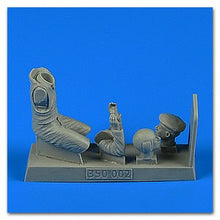1/35 WWII German Submarine Kriegsmarine Crew #1 (Sitting Arms Up)
