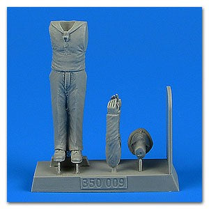 1/35 WWII German Submarine Kriegsmarine Sailor #6 (Standing Arms at Side)
