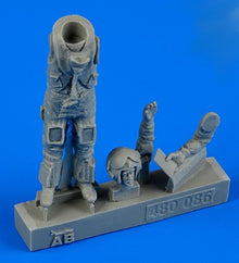 1/48 British Sea Harrier Pilot Falklands War 1982 (Standing)