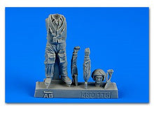 1/48 Soviet Pilot w/Life Jacket Cold War (Standing)