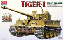 1/35 Tiger I Early Exterior Type Tank w/4 Crew Figures