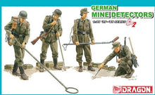 1/35 German Mine Detector Team (4)