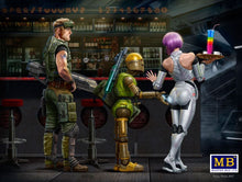 1/24 At the Edge of the Universe: Space Mercenary w/Heavy Gun Robot & Android Waitress Holding tray/drinks