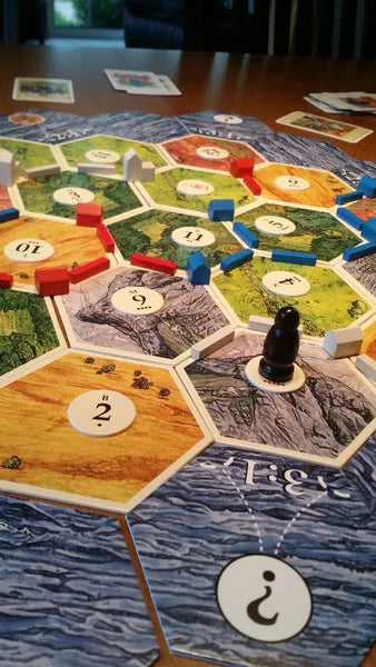 Catan: The Helpers