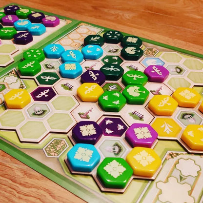 Azul: Queen’s Garden - Cats In Hat Inc.