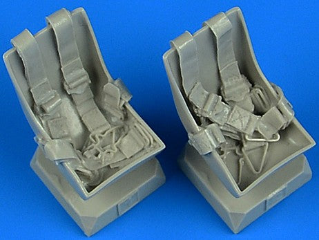 1/32 Bucker Bu131 Seats w/Seatbelts for ICM