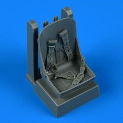 1/32 Gladiator Seat w/Safety Belts for ICM