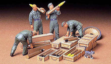 1/35 German Tank Ammo-Loading Crew (4)