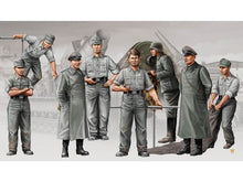 1/35 German Morser Karl Artillery Crew Figure Set (8)