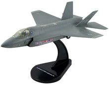 1/48 Smithsonian Deluxe F35 Lightning II Aircraft (Snap Plastic Kit)