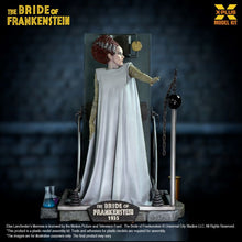 1/8 The Bride of Frankenstein w/Lab Bed & Base from 1935 Film